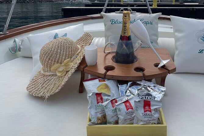 2 Hours Guided Sunset Tour of the Island of Capri with Aperitif - The aperitif on board: what’s included and why it’s a smart add