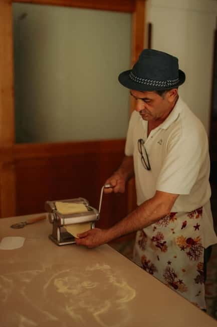 Amalfi: Tagliatelle, Mozzarella & Tiramisù Cooking Workshop - Step 1: Fresh Mozzarella Made With Your Own Hands