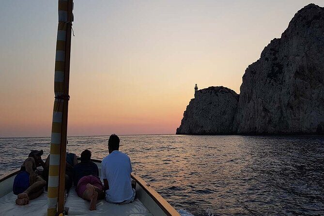 Boat tour of Capri (tour classes 2 hours ) - How the 2-Hour Plan Feels on the Water