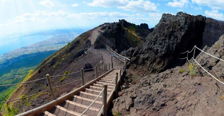 Campania Express Train Pompeii Tour with Vesuvius or Winery - Key things to know before you go