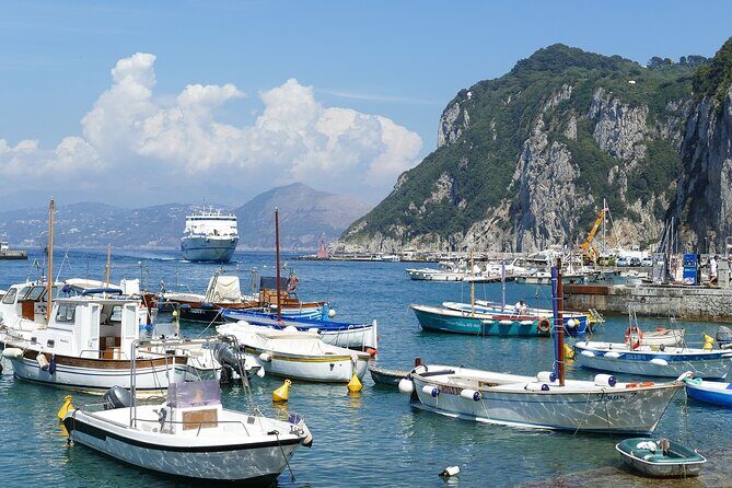 Capri, Anacapri in a Day tour- Small Group Tour - Piazzetta di Capri: the classic square and a chance to breathe