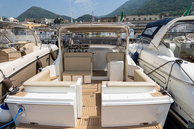 Capri Boat Tour from Sorrento - Speedboat 37ft - Blue Grotto: how the optional stop really works