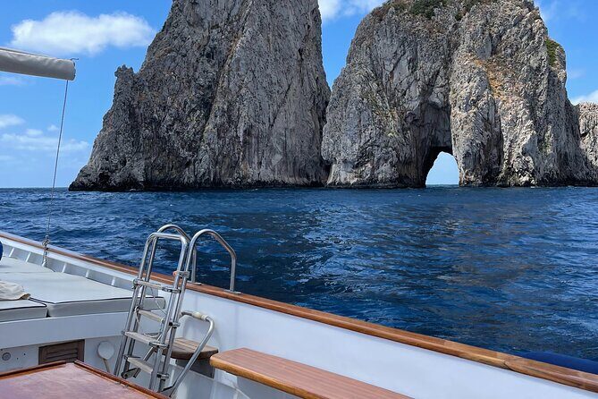Capri Boat tour in 3 hours - The Lighthouse Stop: Capri’s Western Edge, Up Close