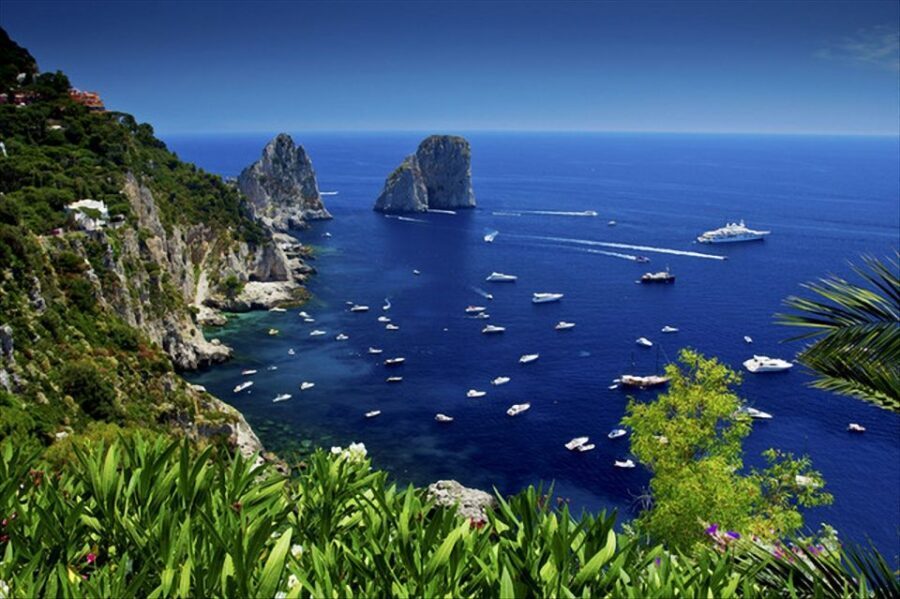 Capri: Day & Night Boat Tour - Cruising past Capri’s coastline, grotto areas, and Faraglioni