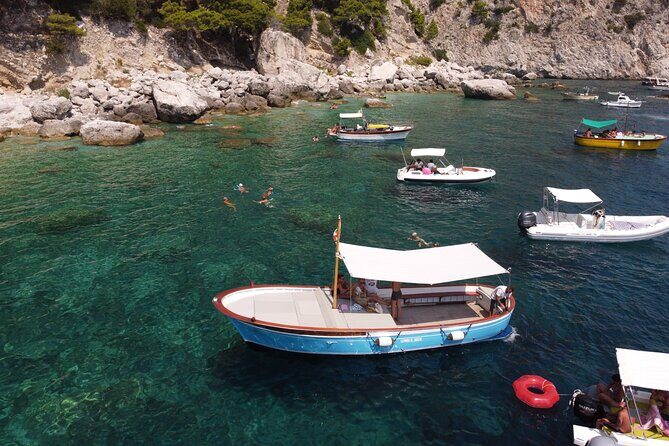 Capri tour with "Gozzo" (3 hours) - The 3-hour gozzo route: how much Capri you actually cover