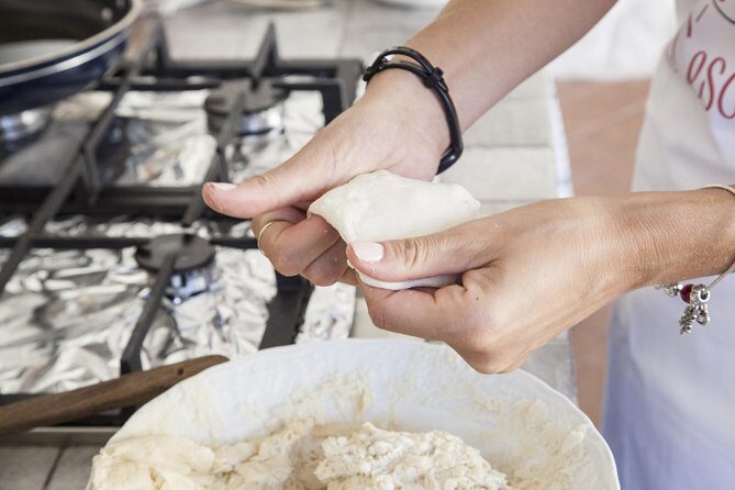 Cesarine: Small group Pizza and Tiramisu Class in Positano - Inside the Lesson: How the Cesarine Teach Like Family