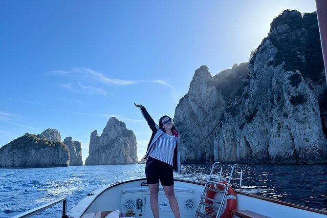 Complete Private Guided Two Hour Tour of the Coast of Capri - Grotta Verde: how to look for the green light