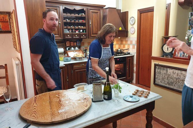 dinner and cooking demonstration - A Sorrento family dinner show that feels like dinner