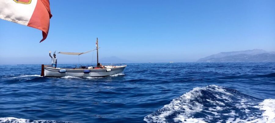 Esperienza Privata a Capri in Barca con Gozzo Classico 3H - Swimming, Snorkeling, and Relaxing Without the Ferry Hassle