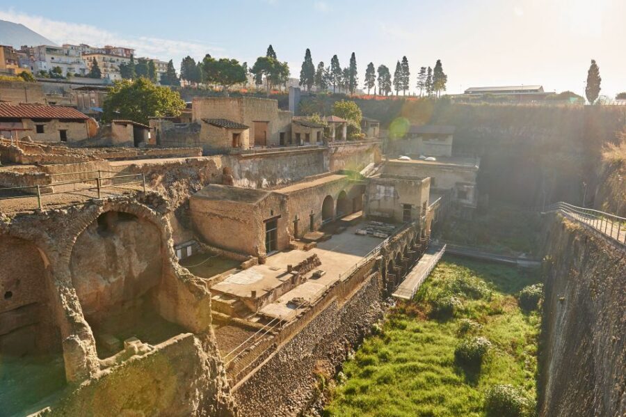 From Sorrento: Half-Day Tour of Herculaneum - Why Herculaneum feels different than Pompeii