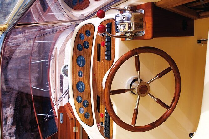 Full day in Capri with Fratelli Aprea 32 Feet - Swimming and snorkeling: use the gear while it’s offered