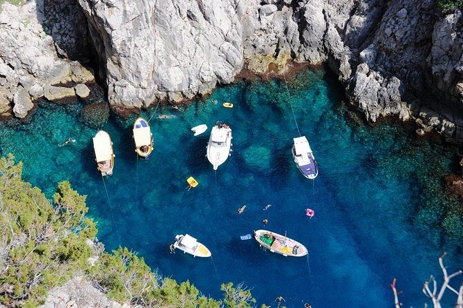 Half day around Capri by Itama 38 speedboat - Price and value for a private group of up to 6