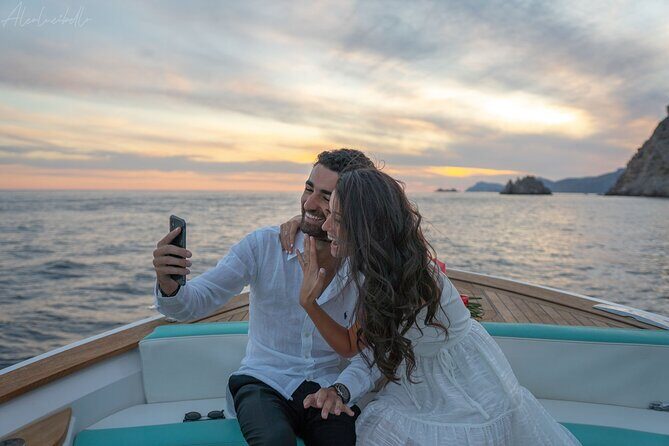 He said yes! Marriage Proposal at Sunset - The skipper and host: why attention to details matters