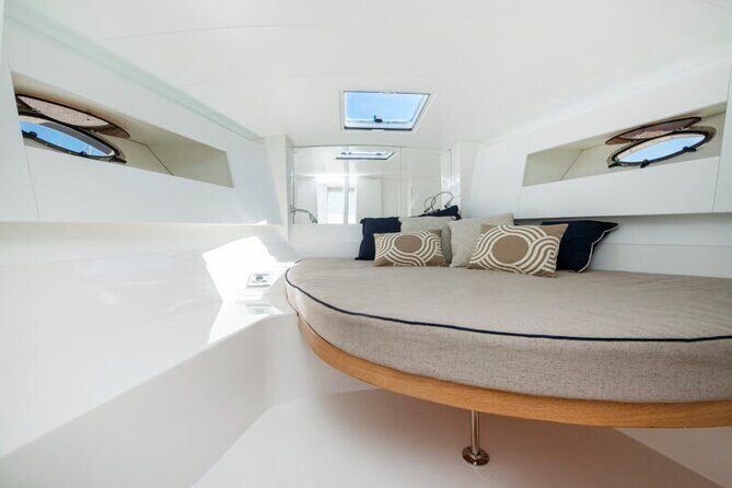 Luxury Capri Dining Experience & Aperitif with Yacht Transfer - Who should book this private Capri yacht-and-dinner plan?