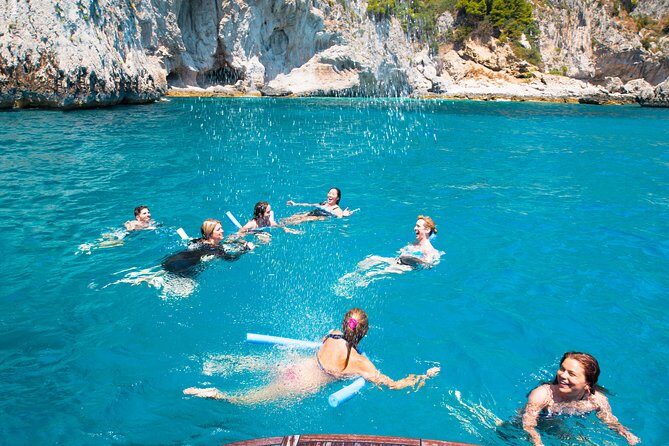 Luxury Private Boat Tour from Sorrento to Amalfi Coast– Shamal 40 - Captain comfort and local storytelling: why the skipper can make the day