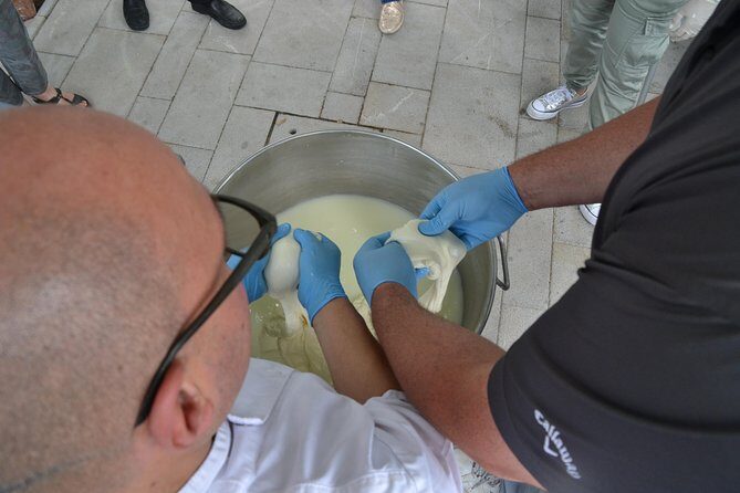 Mozzarella Class or Pizza Class - Pizza Class with an Amalfi Chef: Put It Together