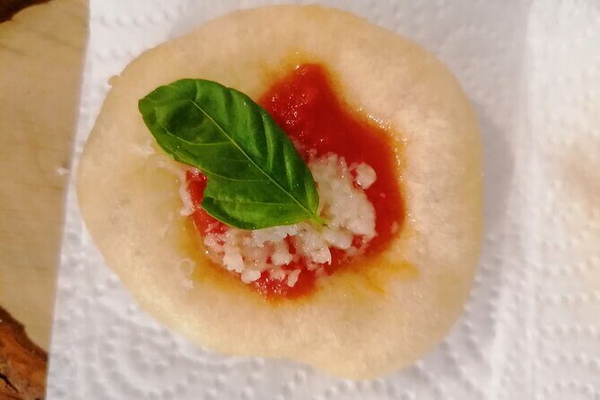 Pizza e Tiramisù class with local mum in Positano - Limoncello and local wine: how they fit the meal