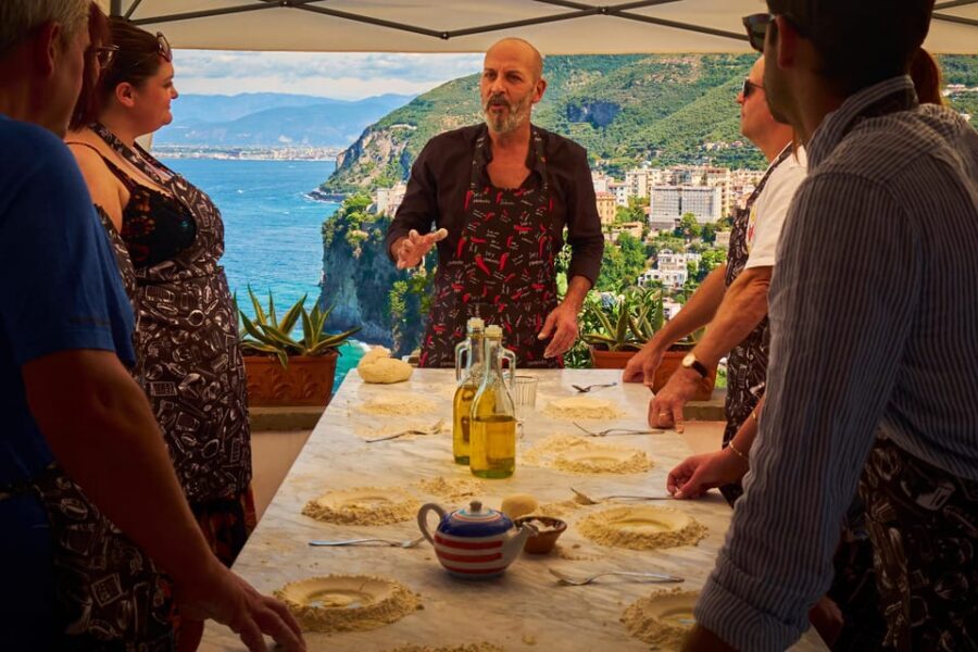 Pizza pasta e sorrento traditional cuisine 100% hands on - Meeting Chef Vincenzo and getting into the rhythm