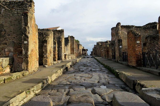 Pompeii- Amalfi Coast tour from Sorrento, with licensed guide included - Pompeii in hours: licensed guide plus timed entry realities