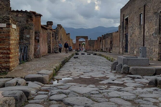 Pompeii and Herculaneum with Wine Tour - Wine tour stop near Mt. Vesuvius: lunch and tastings that make the day feel worth it