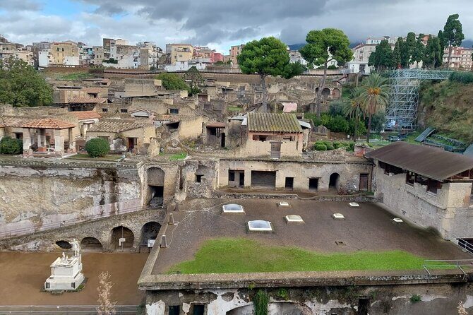 Pompeii and Herculaneum with Wine Tour - Herculaneum (Ercolano) in 2 hours: smaller site, stronger preservation