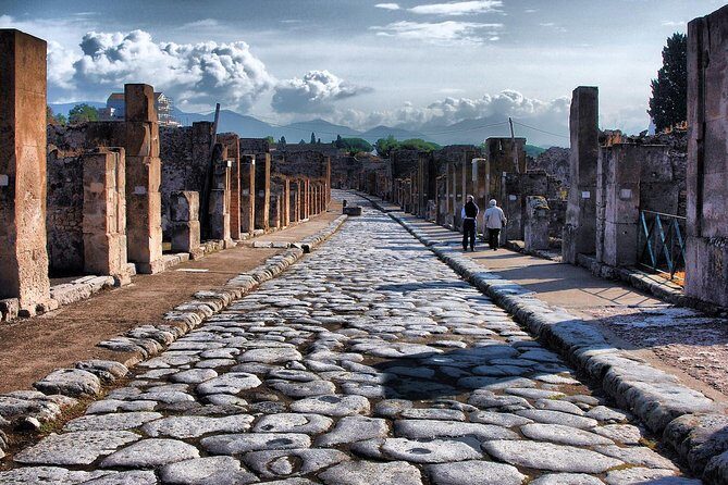 Pompeii Ruins & Wine Tasting with Lunch on Vesuvius with Private Transfer - Pompeii Archaeological Park: two hours, but use it well