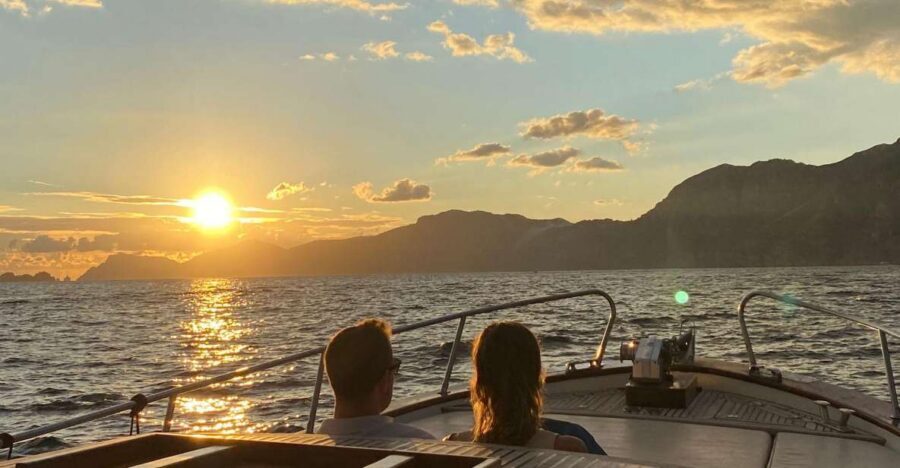 Positano: Amalfi Coast Sunset Group Boat Tour with Prosecco - The 1.5-Hour Cruise: What the Evening Feels Like From the Water