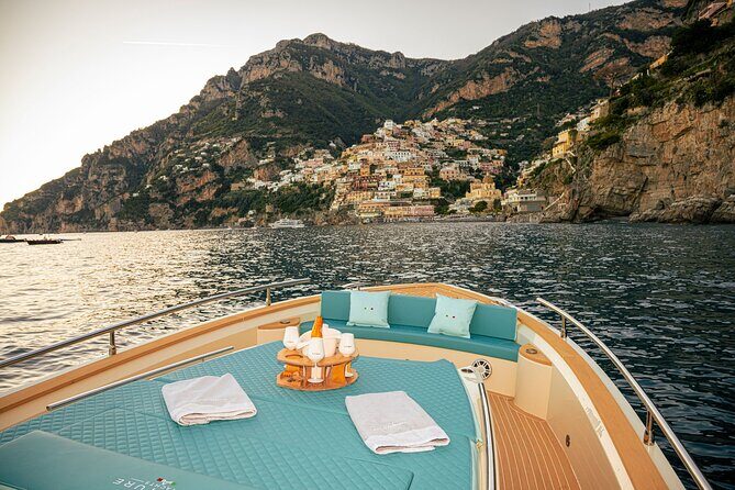 Positano Private Sunset Tour - Sailing the Positano–Praiano stretch for coastline and coves