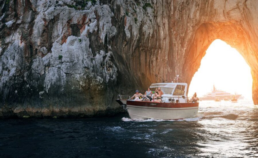 Positano: Small-Group Boat Excursion to Capri Island - Getting to the port: pickup from Mandara and the minivan transfer