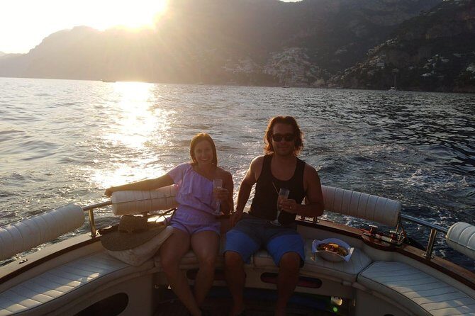 Positano Sunset Cruise - Positano scenic photo stop: getting that dusk look without a big detour