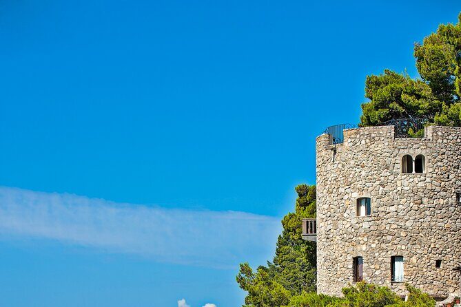 Positano Walking Tour with a Local Guide - Via Chiesa Nuova: your first look at Positano’s vertical city life