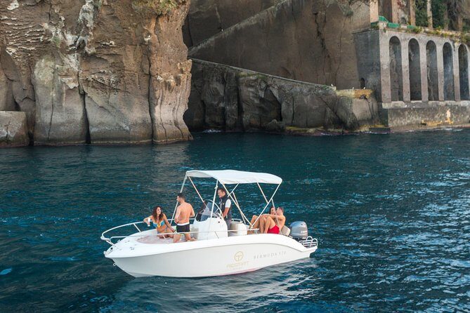Private Amalfi Coast Tour in a ROMAR BERMUDA Boat - Positano shore time: smart freedom in the Dolcevita postcard town