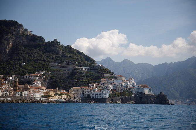 Private Amalfi Coast Tour in a ROMAR BERMUDA Boat - Bagni Regina Giovanna and quick photo moments near Sorrento