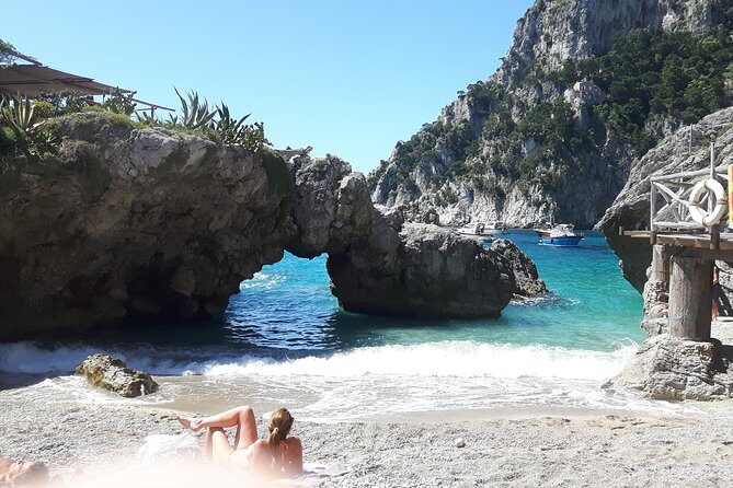 Private boat excursion to Capri from Sorrento - 7 hours - Arriving in Capri: choosing between shore time and water time