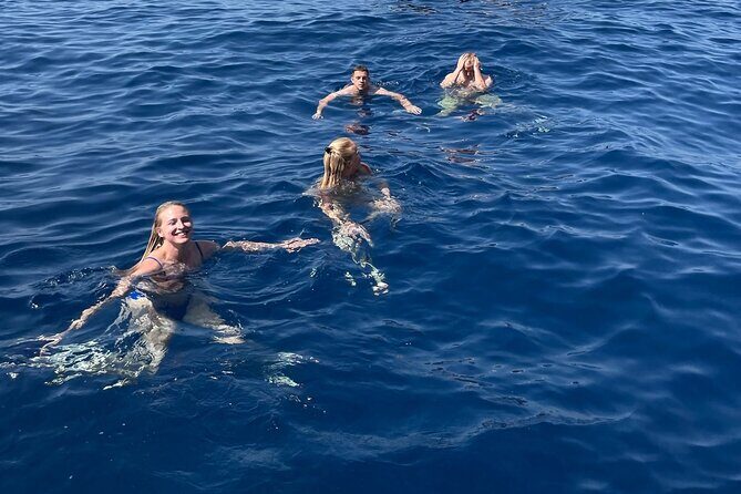 Private Boat Excursion with Skipper on the Amalfi Coast - Stop 5: Bagni Regina Giovanna for a quick photo framed by nature (30 minutes)