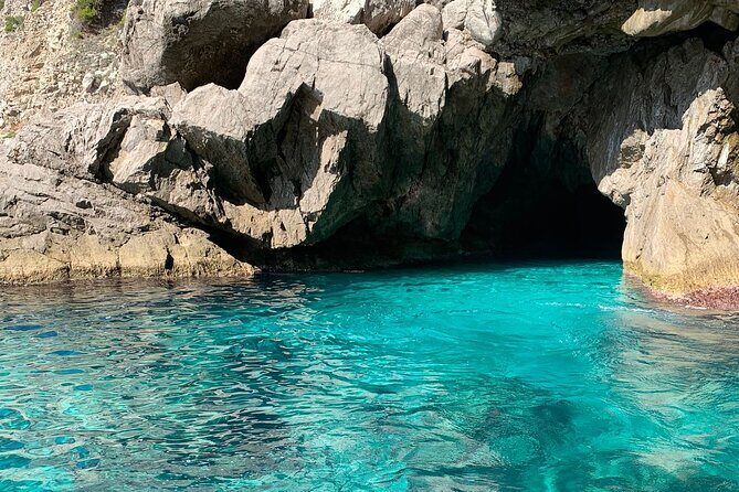 Private boat tour along the coast of Capri : 2 hours of beauty - Who Should Book This (and Who Should Skip It)