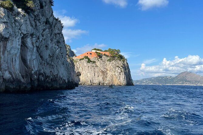 Private boat tour along the coast of Capri : 2 hours of beauty - FAQ