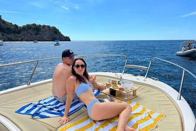 Private Capri Boat Tour Experience - A private Capri boat day that starts in easy mode