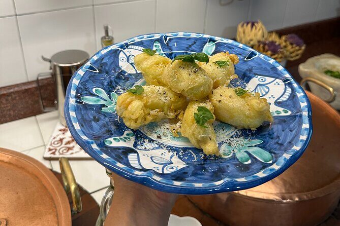 Private cooking class with a view of Sorrento - Meeting at Via Atigliana and finding the family kitchen