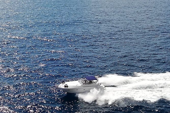 Private Cruise around Capri - yacht 40' - Entering the day: where to meet and how timing works