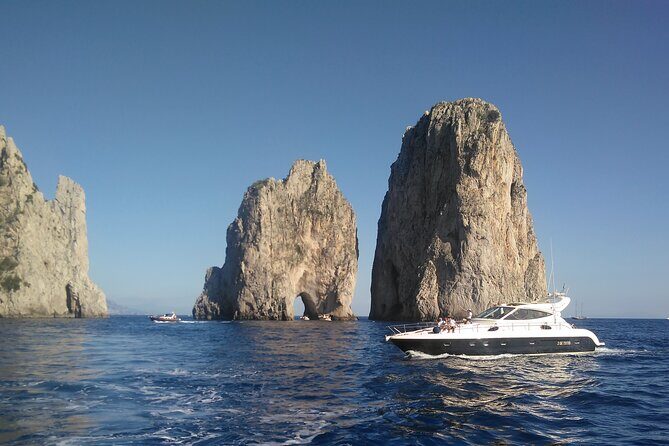 Private Cruise around Capri - yacht 50' - Food and Drinks: What’s Included vs What You’ll Need to Pay