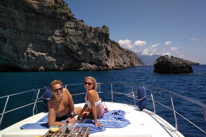 Private Cruise to Capri and Amalfi coast from Sorrento or Capri - yacht 40' - Why this private 40-foot yacht cruise feels calmer than the big boats