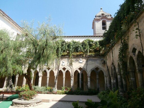 Private Flying Dress Photoshoot in Sorrento - Chiostro di San Francesco: where the shoot starts