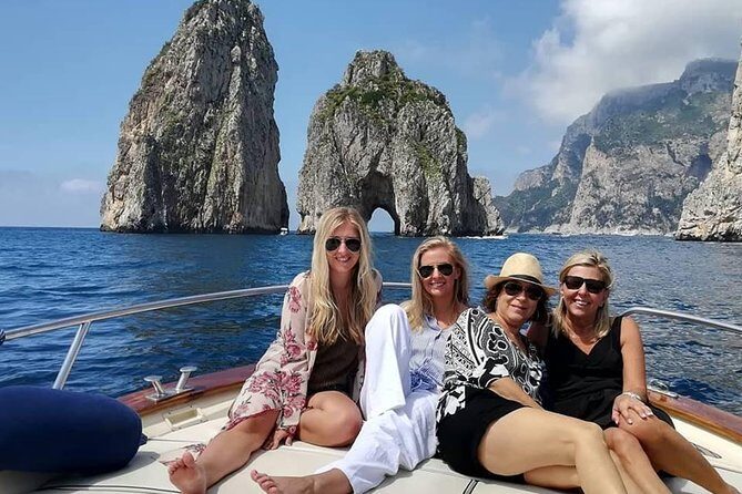 Private Scenic Boat Tour from Sorrento to Capri and Positano - Li Galli Islands: Siren-Legend Water in a Small-Timeframe Stop