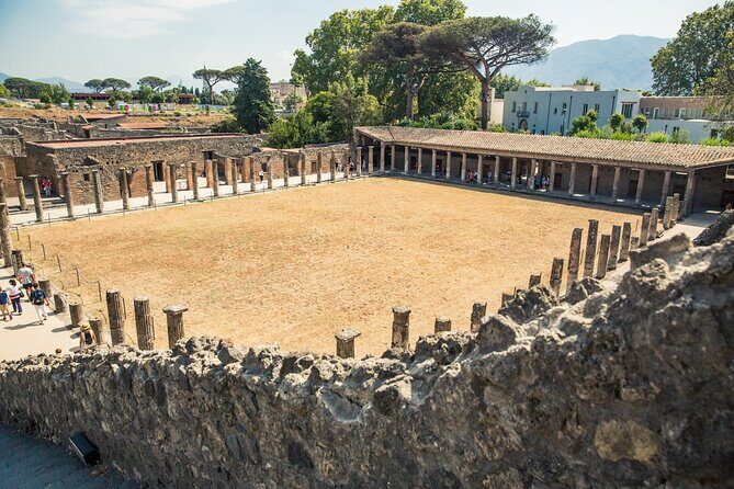 Private Skip-the-line Pompeii & Mt. Vesuvius Tour from Sorrento - Via dell’Abbondanza: Pompeii’s Main Street Moment