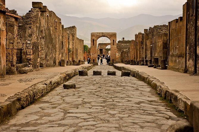 Private Tour Pompeii Herculaneum Vesuvius - Pompeii Archaeological Park: see the street life, not just the stones