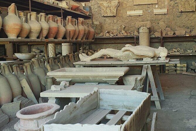 Skip the line Pompeii Guided Tour - Stop 8: Teatro Grande and how to picture shows in stone