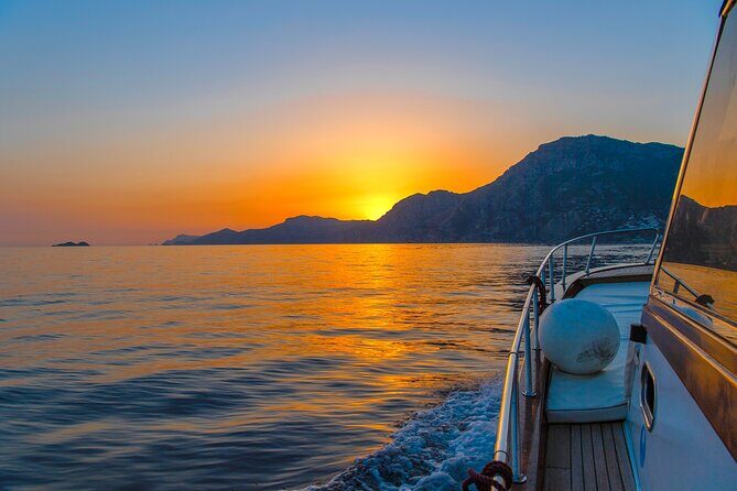 Small Group Tour in Positano by Boat at Sunset with Prosecco - Practical Tips: What to Bring for Choppy Water and Golden Light