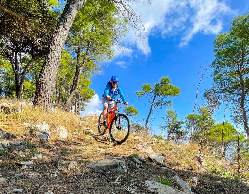 Sorrento Coast E-bike Fun Tour Experience - The sirens viewpoint: reaching the terrace in front of Li Galli