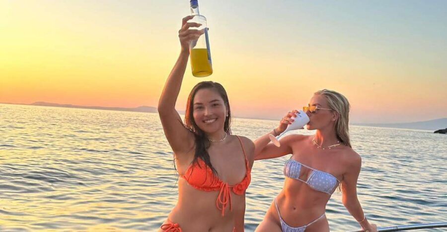Sorrento: Luxury Private boat drinking & watching the sunset - Regina Giovanna: the swim stop that makes the cruise feel special